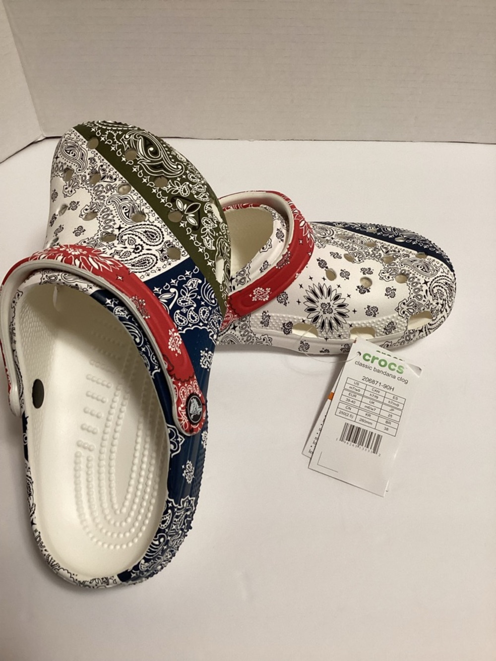 CROCS Bandana Print Clogs with Red, White, Blue, & Green Pattern, W9M7, NWT - Picture 5 of 8